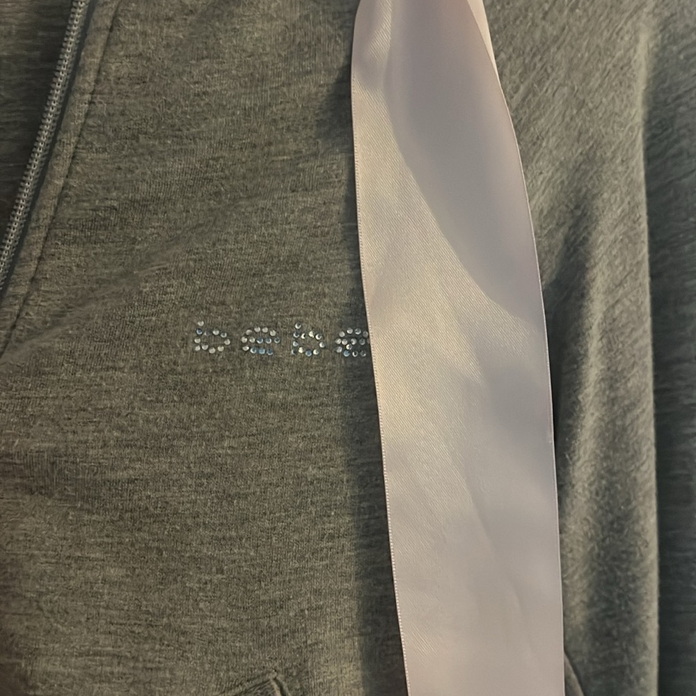 Bebe Gray sweatsuit very sexy - Picture 2 of 4
